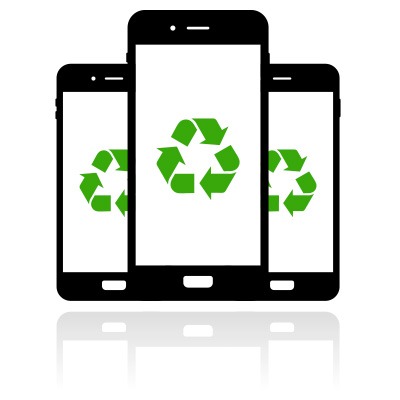 Le smartphone écologique.
Image de 3 smartphones cote à cote avec le symbole du recyclage sur l'écran.
